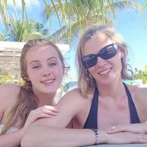 Meet your Posher, Caroline